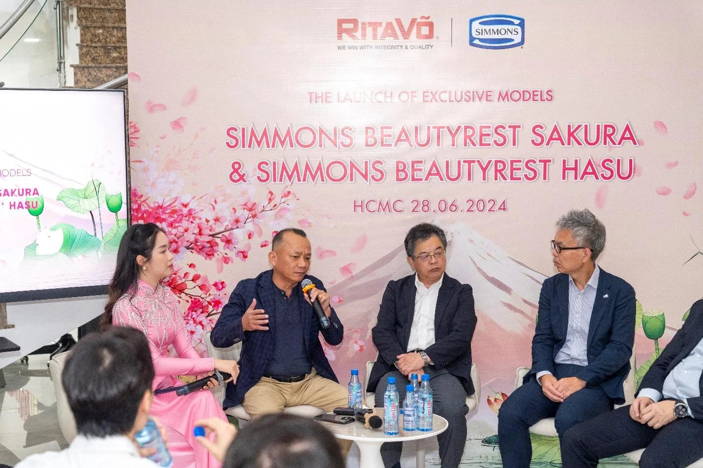 Rita Võ cùng Simmons ra mắt nệm ‘công nghệ Mỹ, chất lượng Nhật, giá cả Việt’